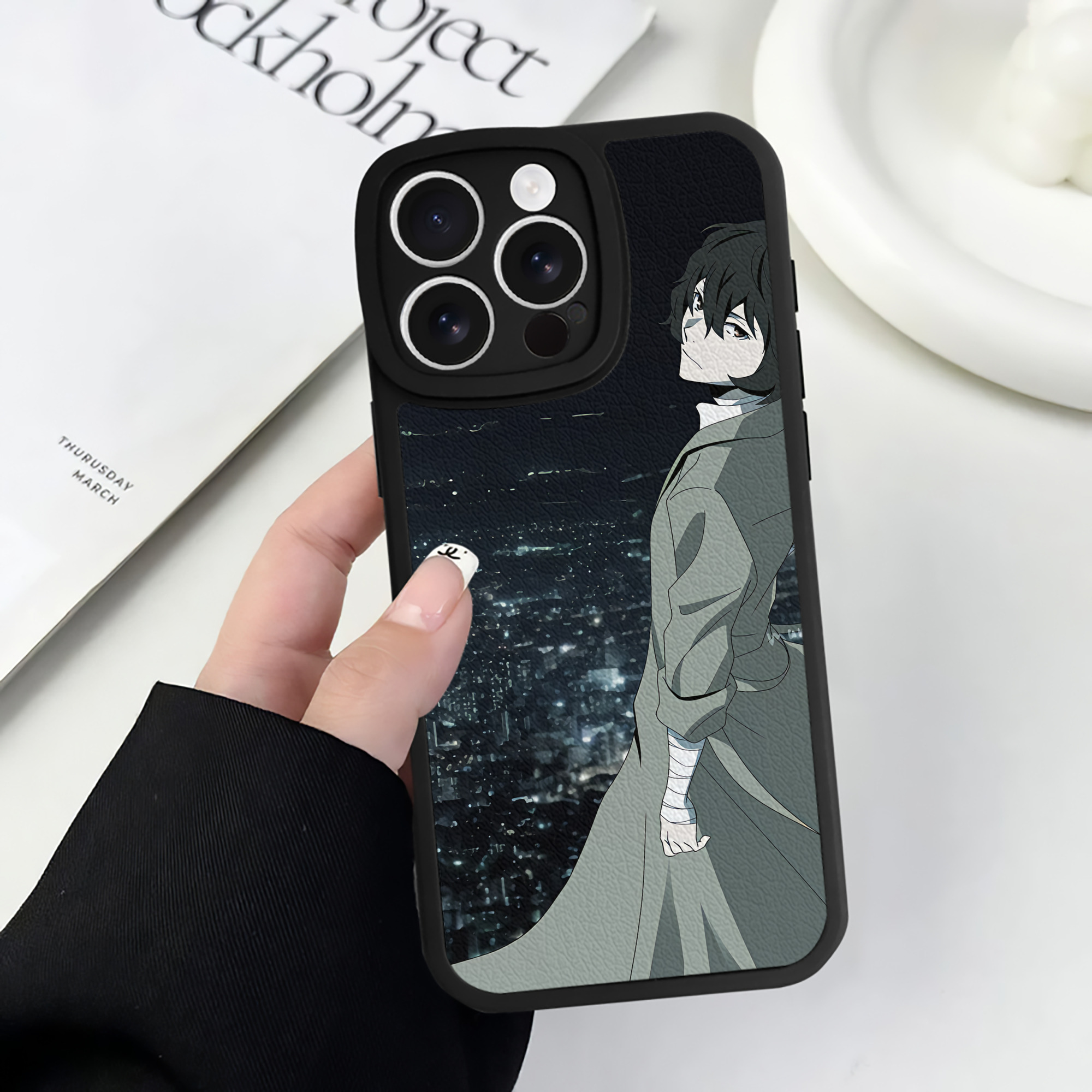 （画像用） 文豪ストレイドッグス Bungo Stray Dogs 【iPhone 16シリーズ対応】シリコンスマホケース（レザー調） 材質：シリコン